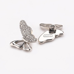 Prêt à Expédier Boutons de Luxe en Cristal Métallique avec Strass Papillon et Demi-Côtés pour Femmes - Product Image 3
