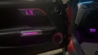 Kit de actualización de iluminación LED interior para Ford Mustang S550 2015-2022, estilo fibra de carbono, con luz ambiental sinfónica y colorida.