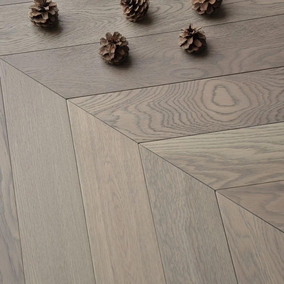 Pavimenti in rovere a spina di pesce di colore grigio chiaro pavimenti in legno chevron pavimenti in legno a spina di pesce