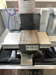 고강성 사각 기둥 CNC 드릴 탭 센터, 금형 베이스 및 정밀 판 가공용, 50-3500 RPM 스핀들. - Product Image 5
