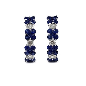 Boucles d'oreilles Huggie classiques en or blanc massif 18 carats de qualité supérieure avec saphir, bijoux brillants, cadeau idéal pour fêtes et mariages - Product Image 1