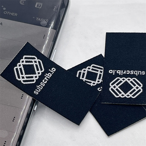 Etiquetas personalizadas para el cuello, etiquetas tejidas con nombre y logotipo, etiquetas para coser en la ropa con tecnología NFC. - Product Image 5