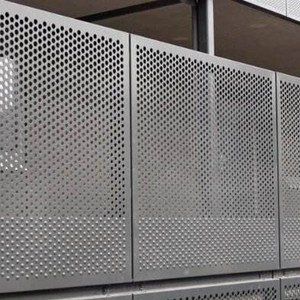 Tôle perforée en acier inoxydable pour grilles de ventilation et protections de machines - Product Image 4