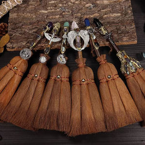 Piedra preciosa natural alas de Ángel bruja tallada piedra de cristal escobas mágicas para la venta - Product Image 1