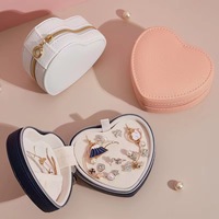 Vente en gros de boîtes à bijoux de luxe en cuir PU en forme de coeur logo personnalisé pour le stockage de boucles d'oreilles bagues collier de voyage