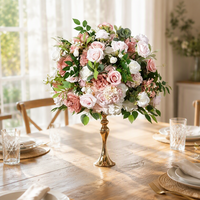 Ensemble floral rose poudré pour mariage, boule de fleurs artificielles et chemin de table floral, arrangement de roses et de verdure pour la décoration de table et d'allée de mariage