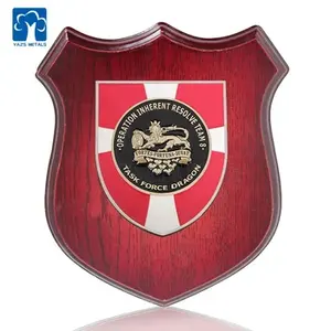 2024 inovador personalizado em branco escudo de madeira troféu e prêmios escudo de madeira placa