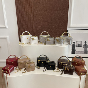 New Light-luxury Mini <b>square</b> Bag for Women 2026 Summer's Stylish High-end Crocodile-pattern Chain Crossbody Bag Zipper Polyester - Product Image 3