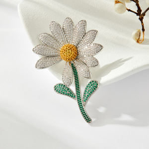 Daisy Brooch Micro Inlaid Zircon Flower Design Women's Party Corsage Zinc Alloy XC07525 - Product Image 4