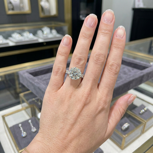 แหวนเพชรพลอยสั่งทำพิเศษ ตัวเรือนแพลตตินั่มประณีต พร้อมรายละเอียดพลอยเจียระไนสวยงาม เครื่องประดับชั้นดีสำหรับผู้หญิง เหมาะสำหรับเป็นของขวัญ - Product Image 3