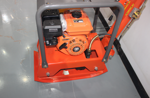 Compacteur à plaque vibrante Lifan avec fonctionnement bidirectionnel et vibrateur pour le compactage du béton - Product Image 4
