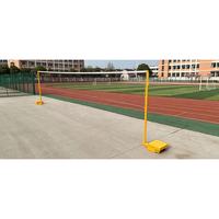 Poteau de filet de badminton lesté pour entraînement en club, avec base robuste et structure métallique durable, pour équipement de sites sportifs commerciaux