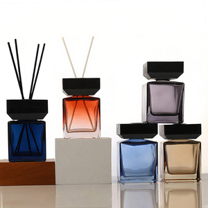 Sang Trọng Vuông Trang Trí Hương Thơm Khuếch Tán 50Ml 100Ml 150Ml 200Ml Rỗng <span class=keywords><strong>Reed</strong></span> Với Nắp Bằng Gỗ Vít Con Dấu 100% Tự Nhiên Tinh Dầu - Product Image 1