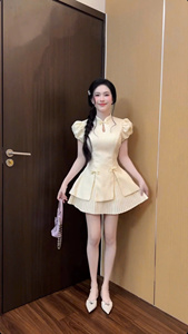 Ensemble haut à manches courtes à col mandarin et mini-jupe plissée, ensemble de shorts, tissu en coton tissé, coupe régulière, tenue de haute qualité - Product Image 4