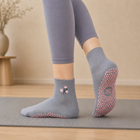 Chaussettes de yoga en coton avec logo personnalisé, absorbant la transpiration, antidérapantes, avec grip, design personnalisé, chaussettes antidérapantes pour le fitness, le yoga, le ballet