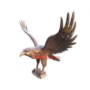 1 pezzo personalizzato volando aquila statua <span class=keywords><strong>in</strong></span> metallo bronzo scultura <span class=keywords><strong>in</strong></span> caso di <span class=keywords><strong>legno</strong></span> europa giardino ornamenti mascotte rame Cast Figurine - Product Image 3
