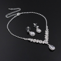 Ensemble collier et boucles d'oreilles avec pendentif en diamant de laboratoire cultivé en laboratoire de couleur D E F de 1 ct 2 ct 3 ct personnalisé pour mariage