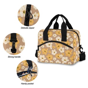 Sac isotherme pour déjeuner de petite taille à motif de fleurs de Puakenikeni hawaïennes, sac de pique-nique isotherme pour femmes, sac à déjeuner personnalisé avec bretelles - Product Image 5