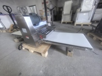 Laminoir à pâte de table Commercial Electric 520B pour la fabrication de croissants, de pâtisseries feuilletées et de pâtisseries danoises en boulangerie