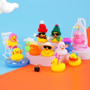 प्रोमोशनल कस्टम प्लास्टिक मिश्रित स्नान खिलौने भारित फ्लोटिंग रेस स्क्वीकी रबर डकी फ्लोटिंग बाथ डक रेस बल्क खिलौना