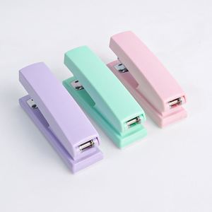 Agrafeuse en plastique de moyenne capacité n°12 - Agrafeuse de bureau légère et ergonomique avec agrafes 26/6 pour la vente en gros - Product Image 2
