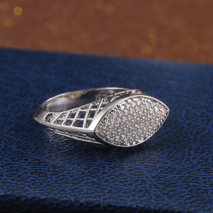 Anello creativo cavo per donna, design scintillante intarsiato, elegante gioiello alla moda per feste - Product Image 3