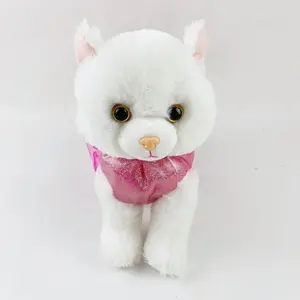 Nouveau design de jouet en peluche animal mignon blanc en peluche belle peluche chat avec vêtements
