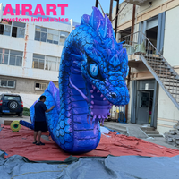 Décoration d'activités de plein air : Dragon gonflable réaliste. Accessoire de dragon gonflable avec écailles bleues pour le toit.