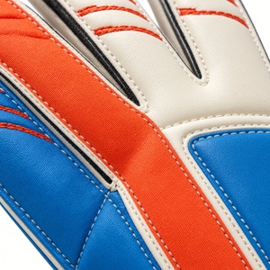 Gants de gardien de but de football personnalisables avec paume antidérapante et sangle de poignet réglable pour un usage unisexe - Product Image 3