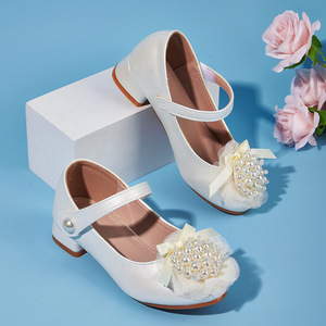 Chaussures <span class=keywords><strong>de</strong></span> <span class=keywords><strong>princesse</strong></span> pour filles en cuir PU avec perles, fleurs et nœuds, fermeture Velcro, talons compensés discrets en caoutchouc pour augmenter la hauteur - Product Image 1