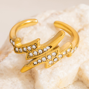 Bague unisexe tendance, design éclair, sertissage pavé, incrustation de diamants, forme géométrique, bijoux de fête - Product Image 4