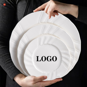 Vajilla Clásica de Porcelana Blanca Ecológica con Diseños Personalizables, Logotipos y Formas Florales, Platos de Cerámica - Product Image 1