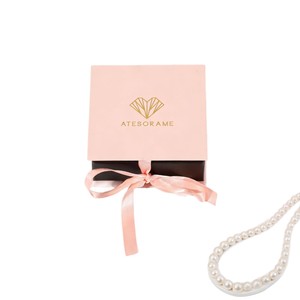 Scatola Regalo in Cartone con Nastro Rosa e Logo Personalizzato, Confezione di Lusso Quadrata in Carta per Gioielli e Profumi - Product Image 6