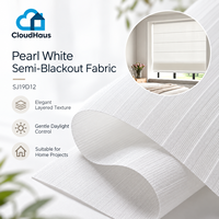 Stores romains plats sur mesure en tissu blanc uni, fonctionnement fluide pour la décoration des fenêtres de la chambre et du salon dans les maisons modernes