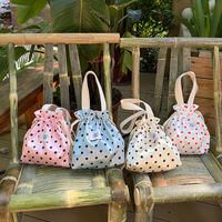 Sac à déjeuner minimaliste japonais à pois avec cordon de serrage, sac fourre-tout portable en satin pour bento, personnalisable pour filles, faible MOQ, direct usine