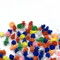 Large gamme de clips automobiles pour voiture Clips automobiles universels en plastique Attaches mixtes de retenue universelles Clip de panneau de garniture en plastique