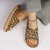 Sandales à semelle épaisse léopard pour femmes à bout ouvert et imprimé guépard marchant sur les nuages chaussures à glissière tongs pour la plage vêtements d'intérieur et d'extérieur