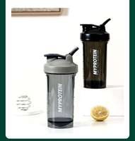 Bouteille shaker de nutrition sportive ODM avec système de mélange à mécanisme de couvercle moulé sur mesure et profil de corps personnalisé