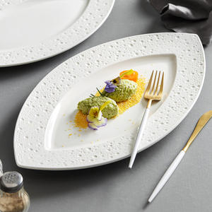 Ensemble de salle à manger privée de forme irrégulière blanc hôtel créatif nordique assiettes en céramique - Product Image 1