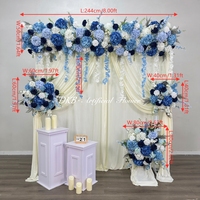 Décoration de mariage de luxe, arrangement de fleurs artificielles en rangée, fond bleu réaliste en hortensias avec glycines suspendues