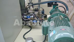 <span class=keywords><strong>Presse</strong></span> hydraulique d'atelier <span class=keywords><strong>de</strong></span> 30 tonnes: bombe <span class=keywords><strong>de</strong></span> bain entièrement automatique, forge <span class=keywords><strong>de</strong></span> <span class=keywords><strong>forgeron</strong></span>, poinçonneuse - Product Image 4