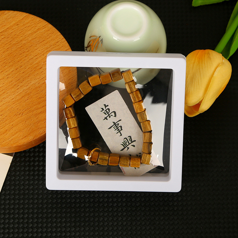 Exquisite boxed green sandalwood bracelet with gold trim