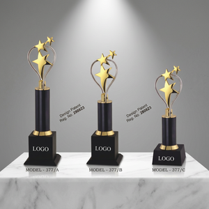 Trofeo de metal con diseño de estrella y corazón, base negra metalizada, modelo 377 A B C, premios para deportes, juegos y eventos con base de madera. - Product Image 1