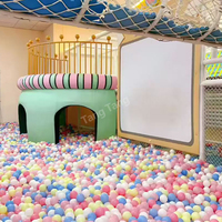 Équipement de terrain de jeu intérieur personnalisé pour enfants, y compris des zones de trampoline et des structures d'escalade
