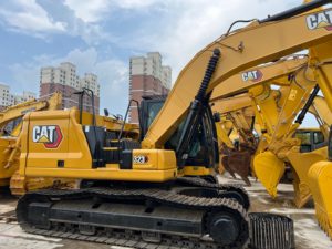 Excavatrice CAT 323GC d'occasion à faible nombre d'heures de fonctionnement, pelle sur chenilles hydraulique 323GC, performance stable, équipement de terrassement. - Product Image 1