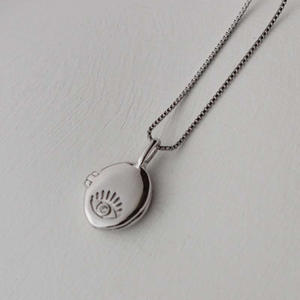 Простой Овальный латунь позолоченный открытый и закрытый Фото Кулон Солнце Луна демон глаз ожерелье - Product Image 3