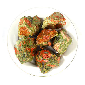 Piedra epidota natural semipreciosa en bruto al por mayor, perfecta para regalos de piedra de aromaterapia DIY - Product Image 1