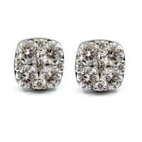 Boucles d'oreilles clous haut de gamme en or blanc 18 carats et platine, serties de diamants taille brillant, design classique, idéales pour fiançailles, mariage, fête ou cadeau.