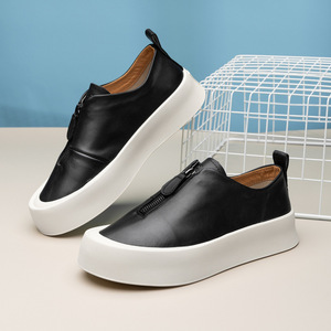 Chaussures à enfiler en cuir lisse beige, style skate à plateforme épaisse, avec fermeture éclair avant, languette de traction au talon, bout rond et semelle en caoutchouc blanc antidérapante - Product Image 2