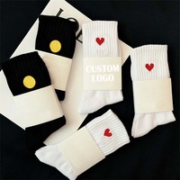 Logo de fournisseur chinois haut de gamme Chaussettes de sport en polyester athlétique Chaussettes avec patch brodé